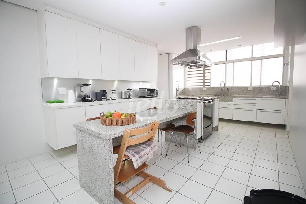 COZINHA de Apartamento à venda, Padrão com 420 m², 2 quartos e 3 vagas em Higienópolis - São Paulo