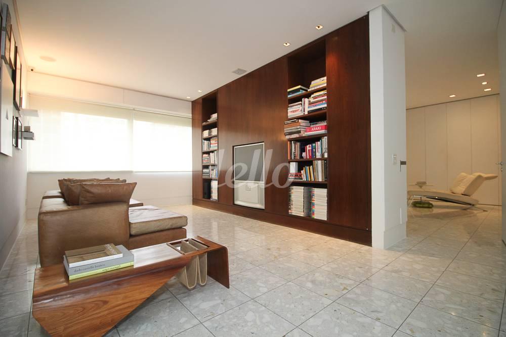 SALA DE TV de Apartamento à venda, Padrão com 420 m², 2 quartos e 3 vagas em Higienópolis - São Paulo