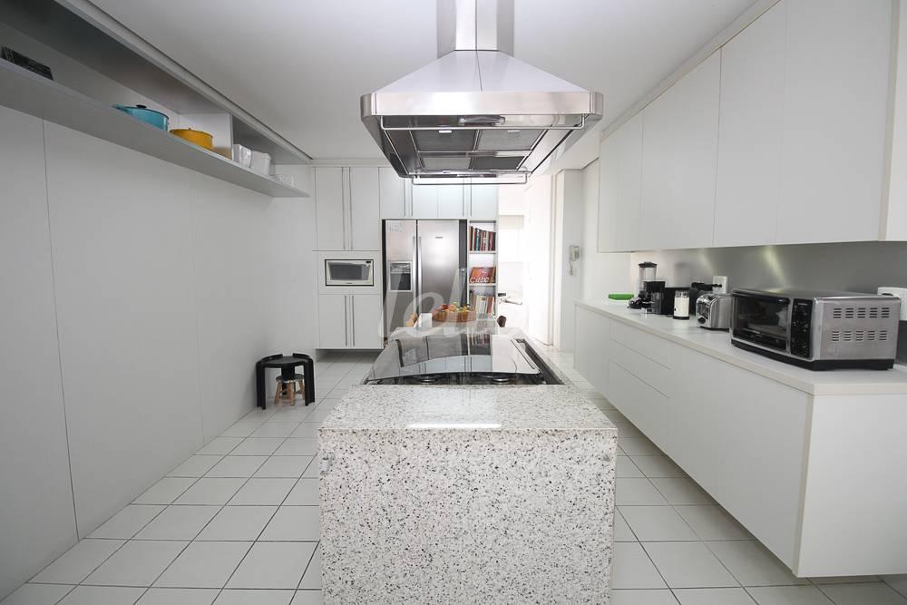 COZINHA de Apartamento à venda, Padrão com 420 m², 2 quartos e 3 vagas em Higienópolis - São Paulo