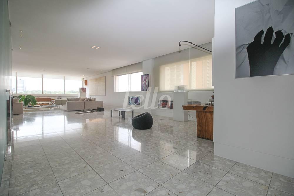LIVING de Apartamento à venda, Padrão com 420 m², 2 quartos e 3 vagas em Higienópolis - São Paulo