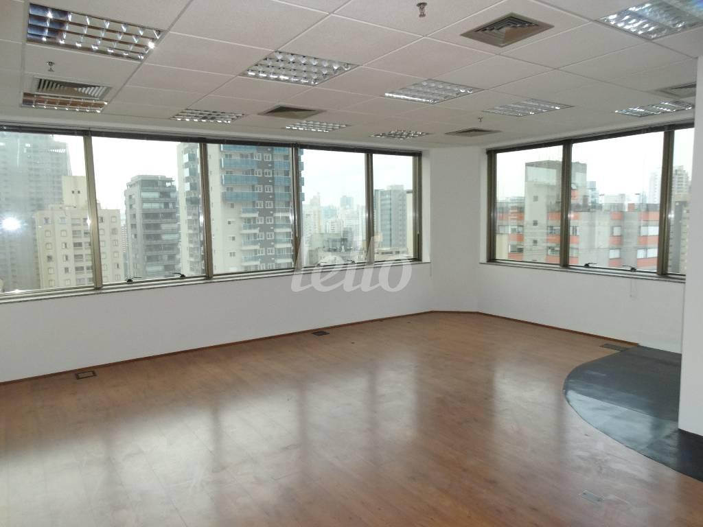 SALA de Sala / Conjunto para alugar, Padrão com 196 m², e 6 vagas em Vila Olímpia - São Paulo