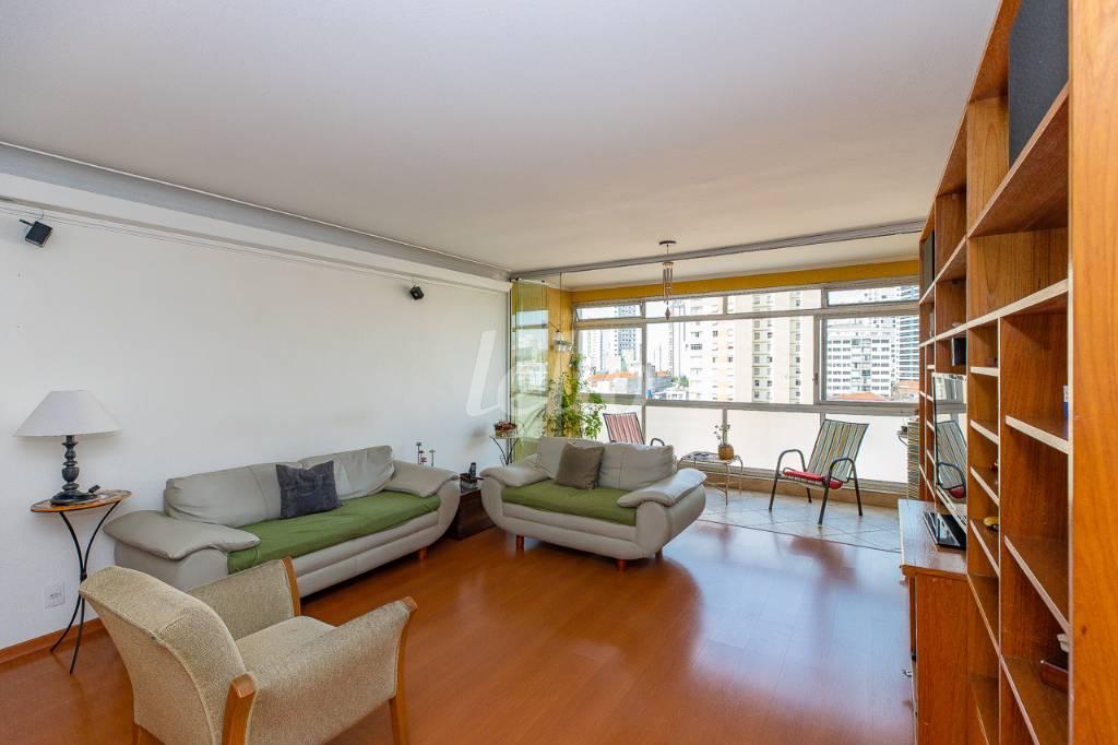 SALA DOIS AMBIENTES de Apartamento à venda, Padrão com 140 m², 3 quartos e 2 vagas em Vila Mariana - São Paulo