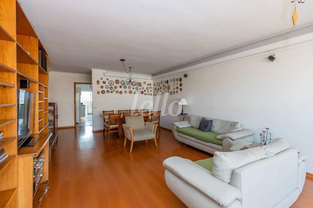SALA DOIS AMBIENTES de Apartamento à venda, Padrão com 140 m², 3 quartos e 2 vagas em Vila Mariana - São Paulo