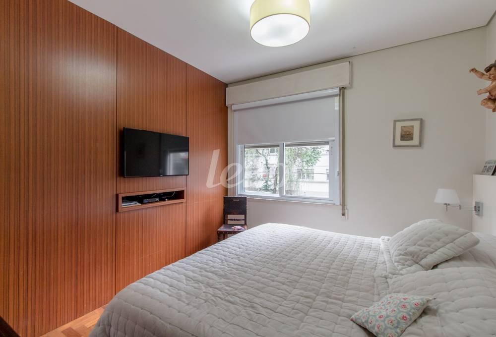 SUÍTE de Apartamento à venda, Padrão com 240 m², 2 quartos e 2 vagas em Higienópolis - São Paulo