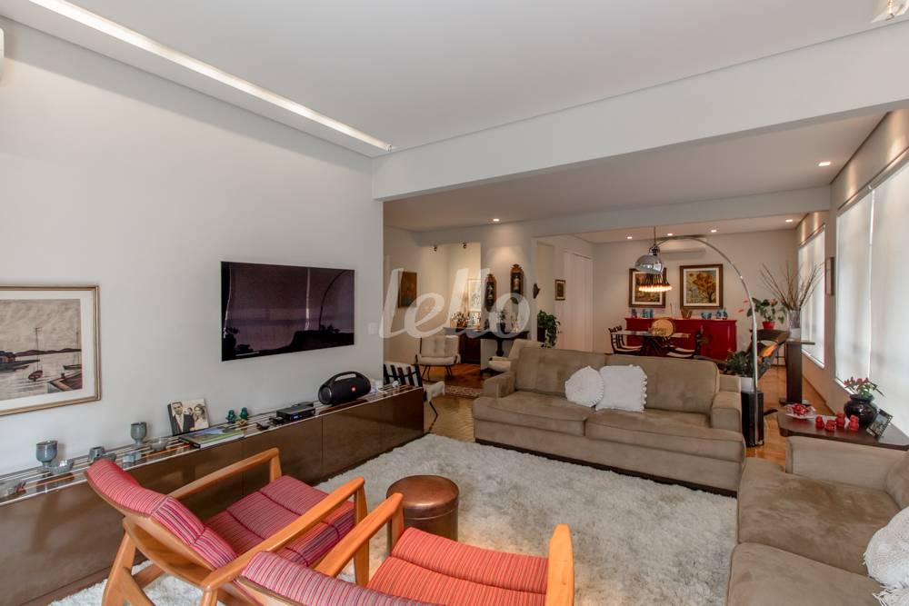SALA de Apartamento à venda, Padrão com 240 m², 2 quartos e 2 vagas em Higienópolis - São Paulo