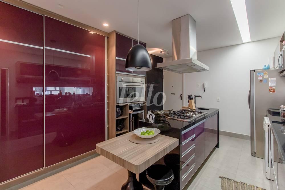 COZINHA de Apartamento à venda, Padrão com 240 m², 2 quartos e 2 vagas em Higienópolis - São Paulo