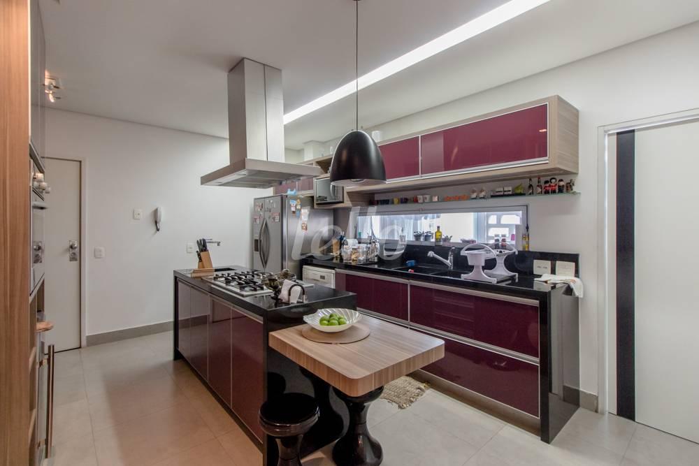 COZINHA de Apartamento à venda, Padrão com 240 m², 2 quartos e 2 vagas em Higienópolis - São Paulo