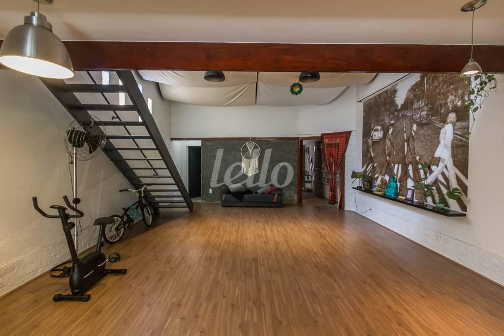 SALAO de Casa à venda, sobrado com 300 m², e 2 vagas em Pinheiros - São Paulo