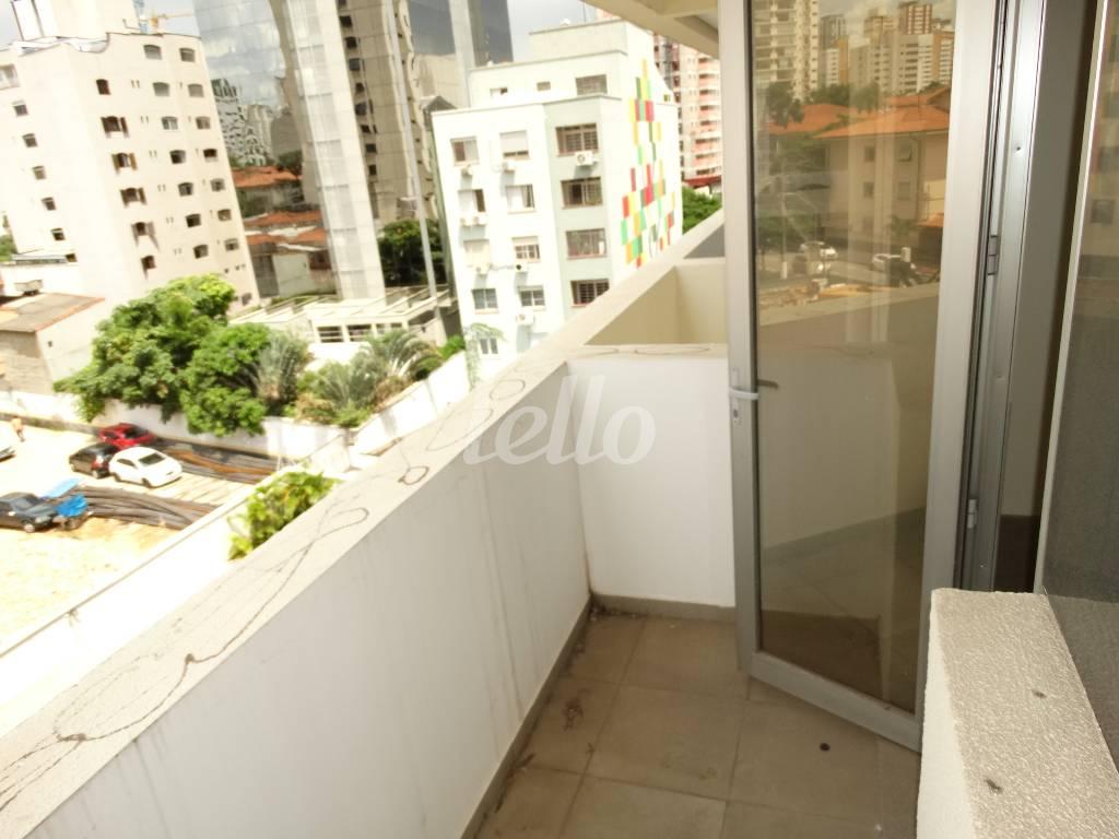 TERRAÇO de Sala / Conjunto para alugar, Padrão com 37 m², e 1 vaga em Pinheiros - São Paulo