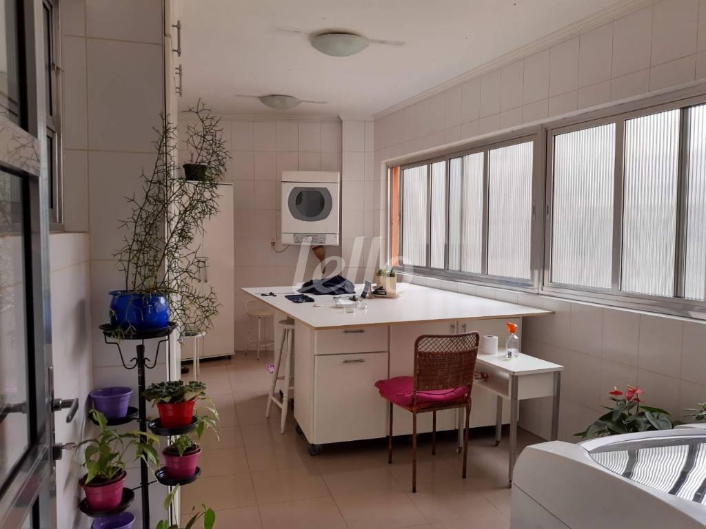 ÁREA DE SERVIÇO de Apartamento à venda, Padrão com 219 m², 3 quartos e 2 vagas em Bela Vista - São Paulo