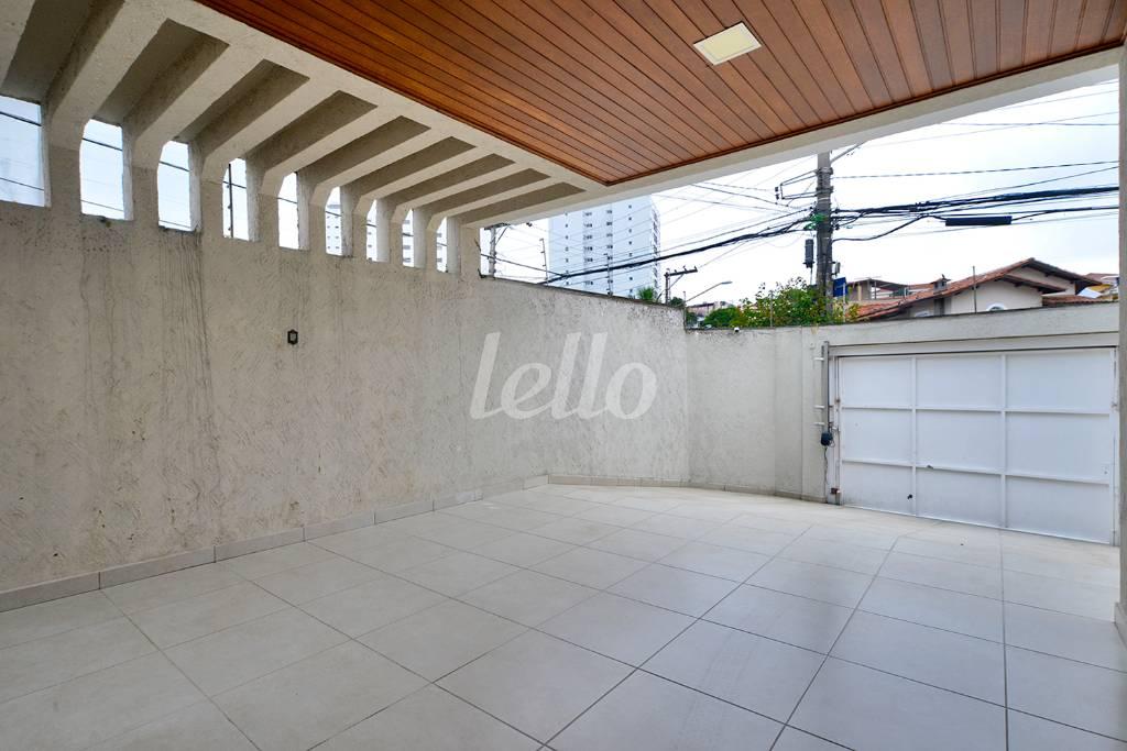 GARAGEM de Casa à venda, assobradada com 230 m², 3 quartos e 3 vagas em Vila Aurora - São Paulo