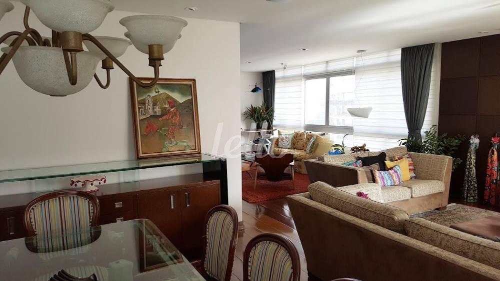 SALA de Apartamento para alugar, Padrão com 224 m², 3 quartos e 2 vagas em Jardim Paulista - São Paulo