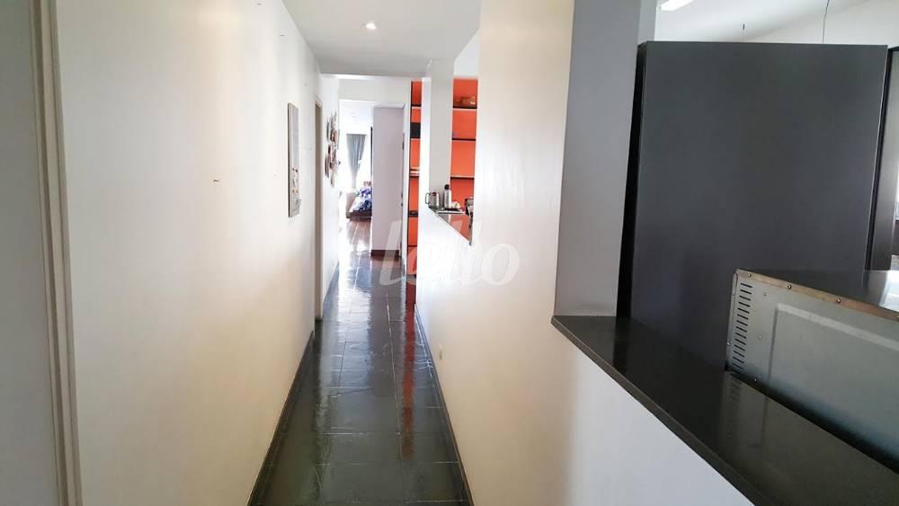 HALL DE DISTRIBUIÇÃO de Apartamento para alugar, Padrão com 224 m², 3 quartos e 2 vagas em Jardim Paulista - São Paulo