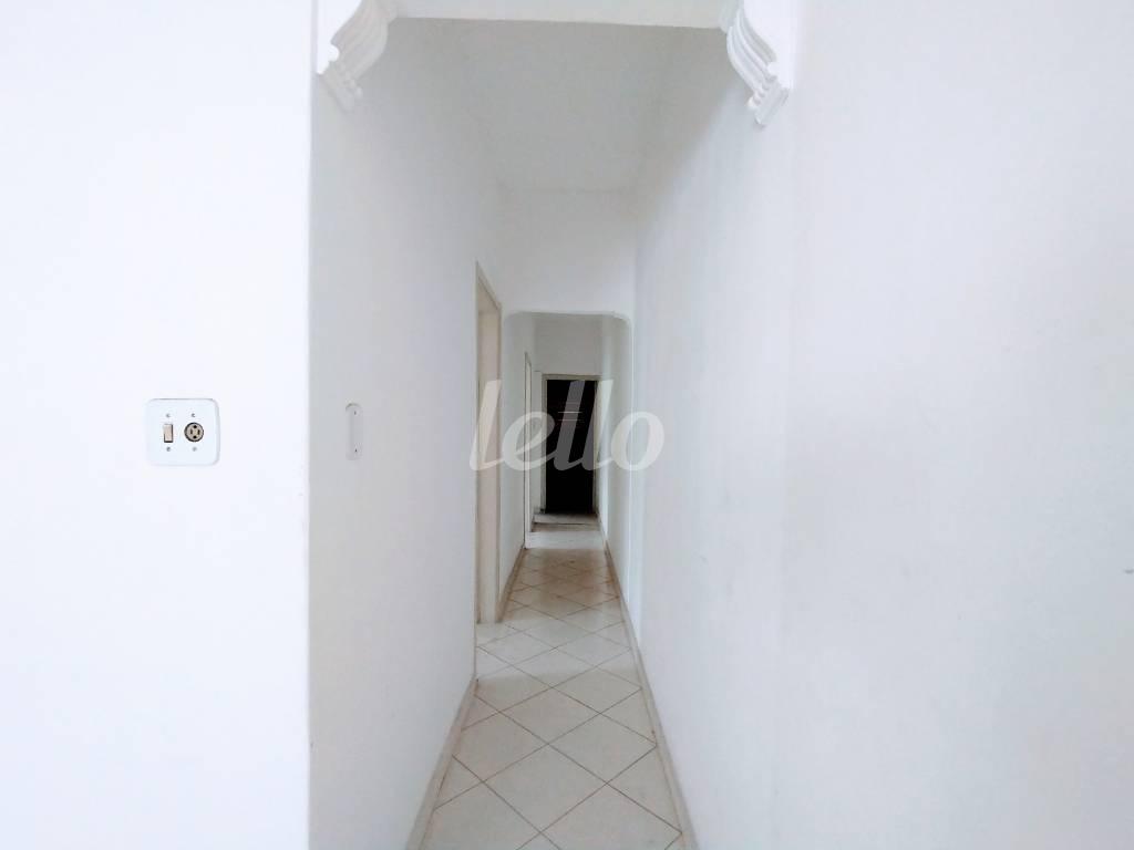 CORREDOR INTERNO de Casa para alugar, térrea com 160 m², 2 quartos e 7 vagas em Cidade Mãe do Céu - São Paulo