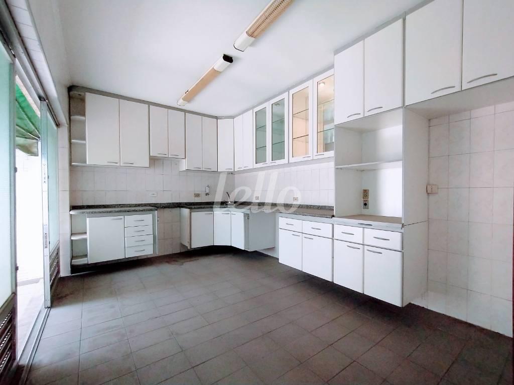 COZINHA EDICULA de Casa para alugar, sobrado com 274 m², 6 quartos e 2 vagas em Cidade Mãe do Céu - São Paulo