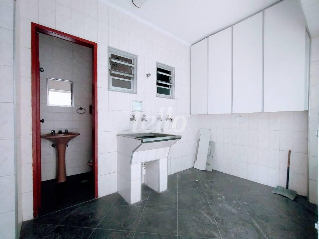 ÁREA DE SERVIÇO de Casa para alugar, sobrado com 274 m², 6 quartos e 2 vagas em Cidade Mãe do Céu - São Paulo