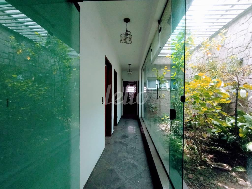 CORREDOR INTERNO de Casa para alugar, sobrado com 274 m², 6 quartos e 2 vagas em Cidade Mãe do Céu - São Paulo