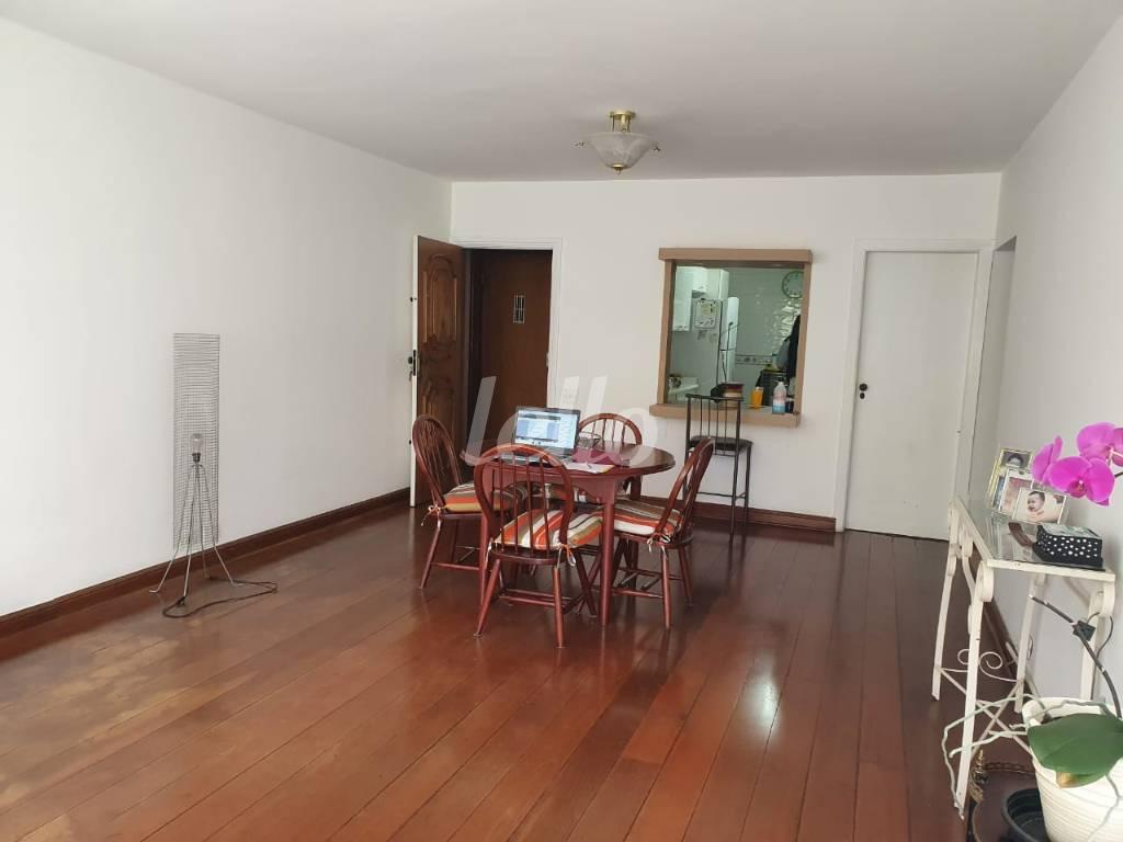 SALA de Apartamento à venda, Padrão com 121 m², 3 quartos e 1 vaga em Jardim Paulista - São Paulo
