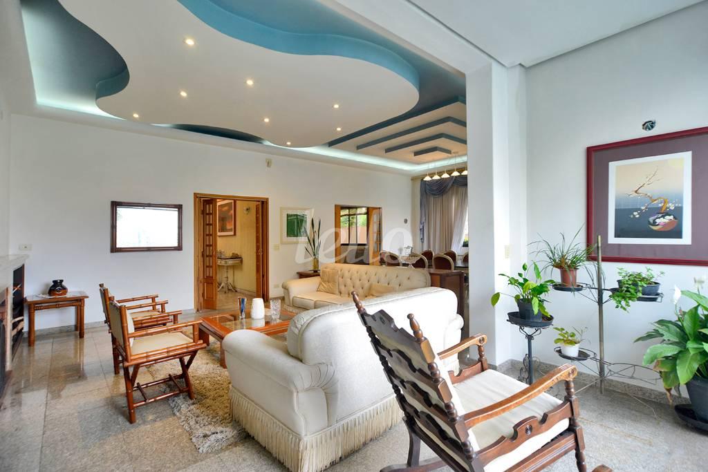 SALA DOIS AMBIENTES de Casa à venda, assobradada com 520 m², 4 quartos e 5 vagas em Pacaembu - São Paulo