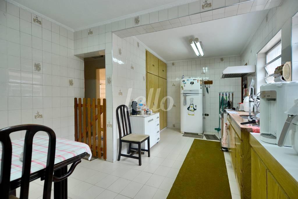 COZINHA de Casa à venda, sobrado com 386 m², 6 quartos e 3 vagas em Vila Monte Alegre - São Paulo