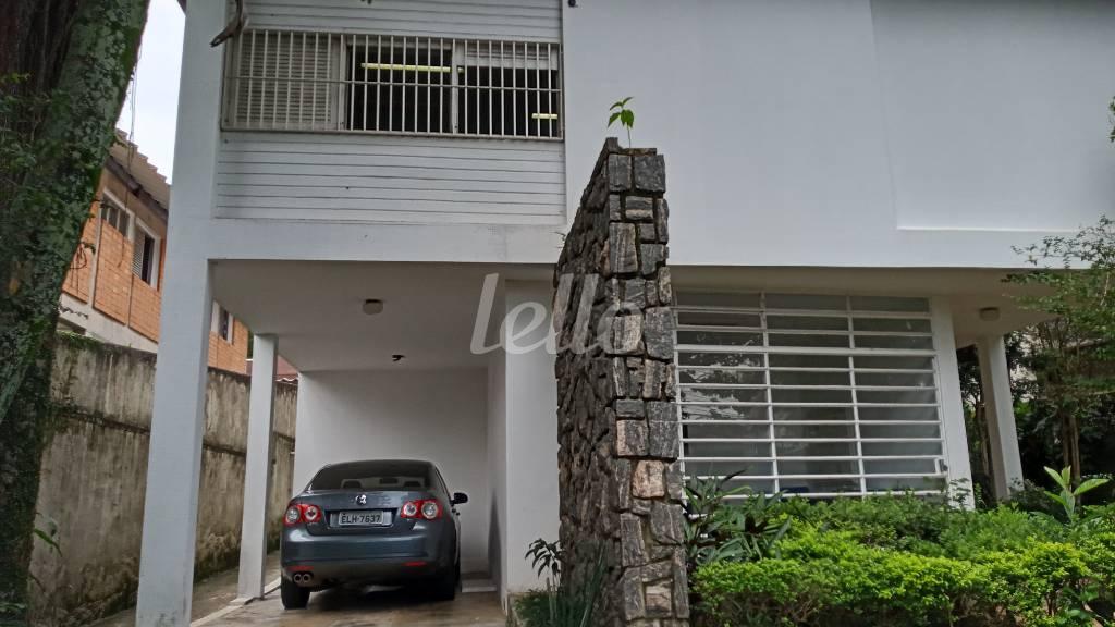 FRENTE de Casa para alugar, sobrado com 500 m², e 8 vagas em Brooklin Paulista - São Paulo
