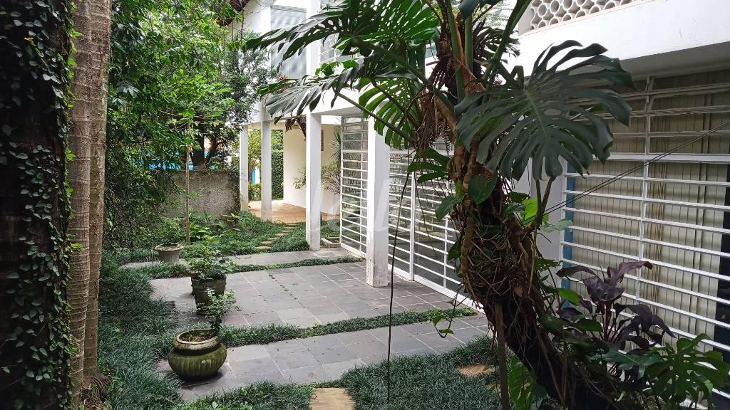 QUINTAL de Casa para alugar, sobrado com 500 m², e 8 vagas em Brooklin Paulista - São Paulo