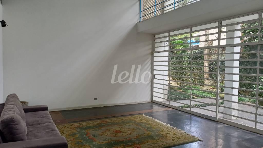 HALL de Casa para alugar, sobrado com 500 m², e 8 vagas em Brooklin Paulista - São Paulo