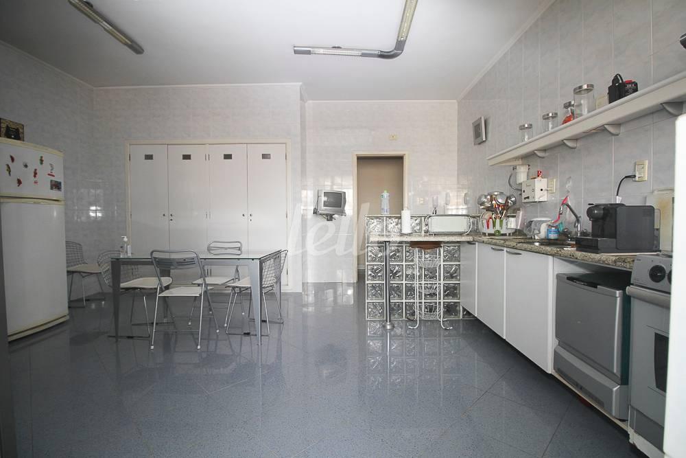 COZINHA de Apartamento para alugar, Padrão com 350 m², 3 quartos e 1 vaga em República - São Paulo