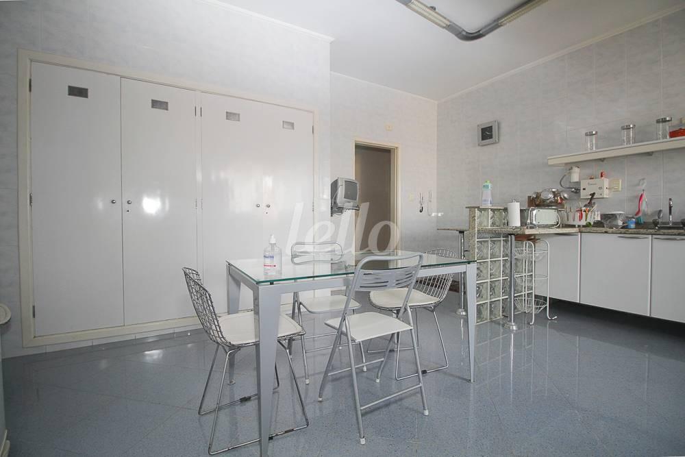 COZINHA de Apartamento para alugar, Padrão com 350 m², 3 quartos e 1 vaga em República - São Paulo