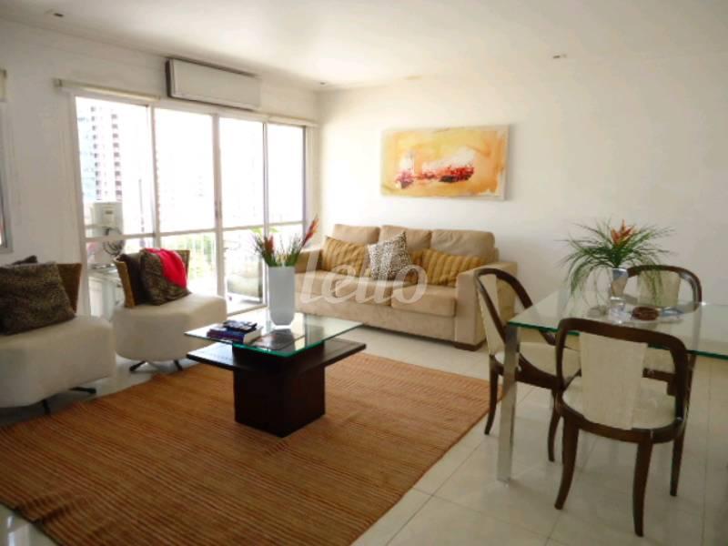 SALA de Apartamento à venda, Padrão com 67 m², 1 quarto e 2 vagas em Itaim Bibi - São Paulo