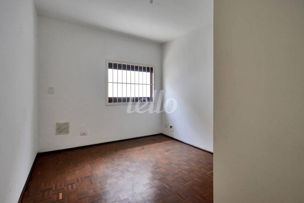 DORMITÓRIO 2 de Casa à venda, térrea com 300 m², 3 quartos e 6 vagas em Vila Madalena - São Paulo