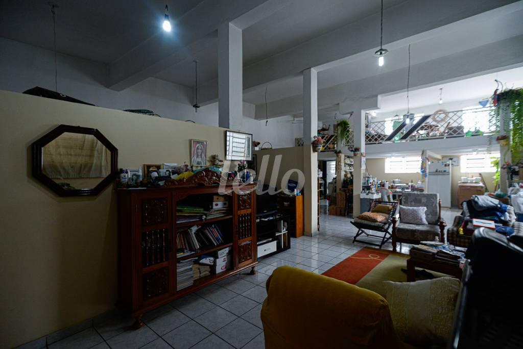 SALÃO de Casa à venda, assobradada com 440 m², 3 quartos e 3 vagas em Jd. Leonor M. de Barros - São Paulo