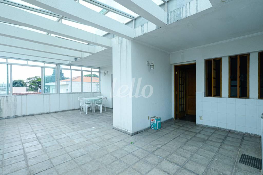 TERRAÇO de Casa à venda, assobradada com 440 m², 3 quartos e 3 vagas em Jd. Leonor M. de Barros - São Paulo
