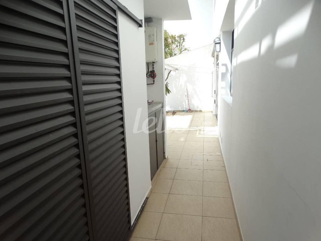 CORREDOR de Casa à venda, sobrado com 270 m², 4 quartos e 3 vagas em Planalto Paulista - São Paulo