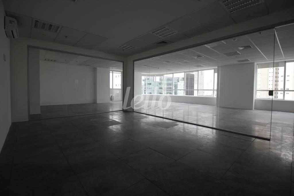 SALA 1 de Sala / Conjunto para alugar, Padrão com 260 m², e 8 vagas em Cidade Monções - São Paulo