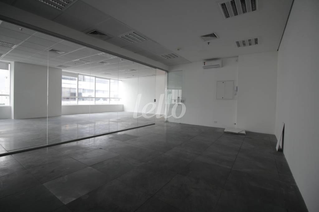 SALA 1 de Sala / Conjunto para alugar, Padrão com 260 m², e 8 vagas em Cidade Monções - São Paulo