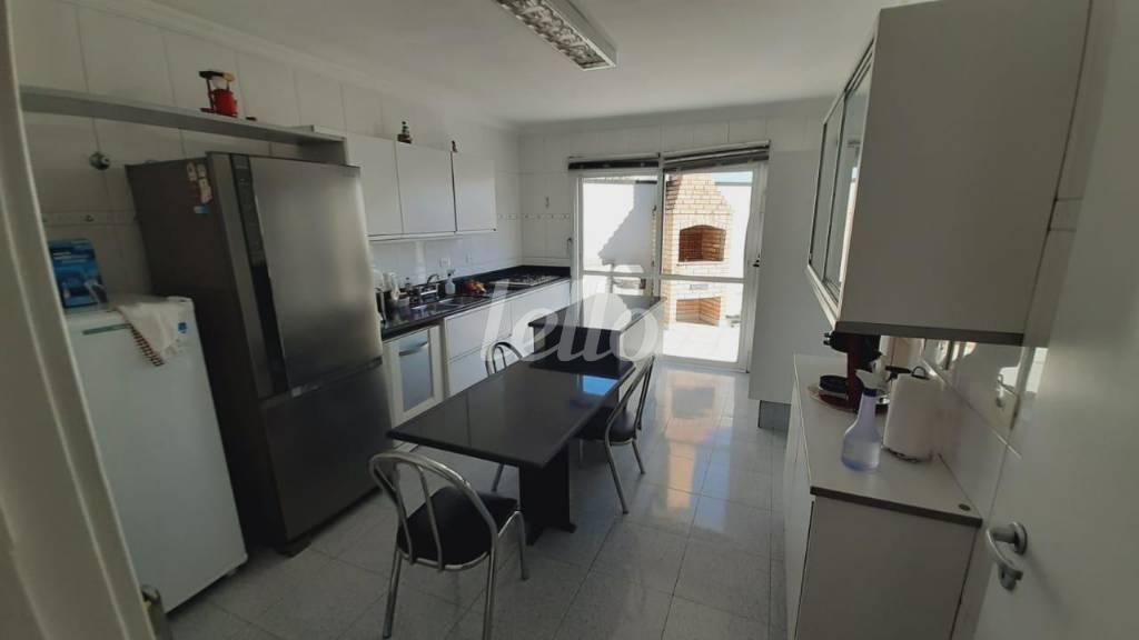 COZINHA de Casa à venda, em condomínio - sobrado com 325 m², 4 quartos e 8 vagas em Mooca - São Paulo