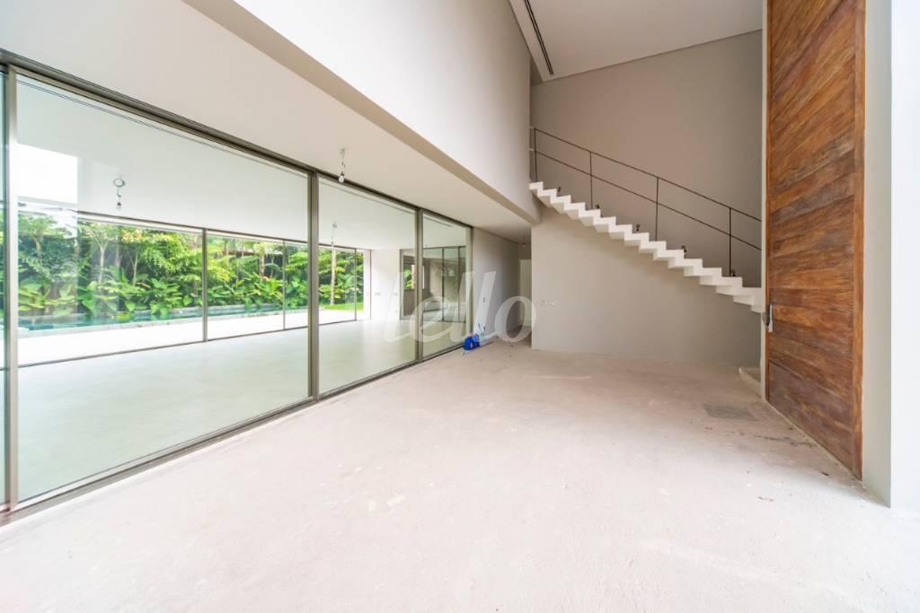 SALA DE ESTAR de Casa à venda, sobrado com 950 m², 5 quartos e 6 vagas em Cerâmica - São Caetano do Sul
