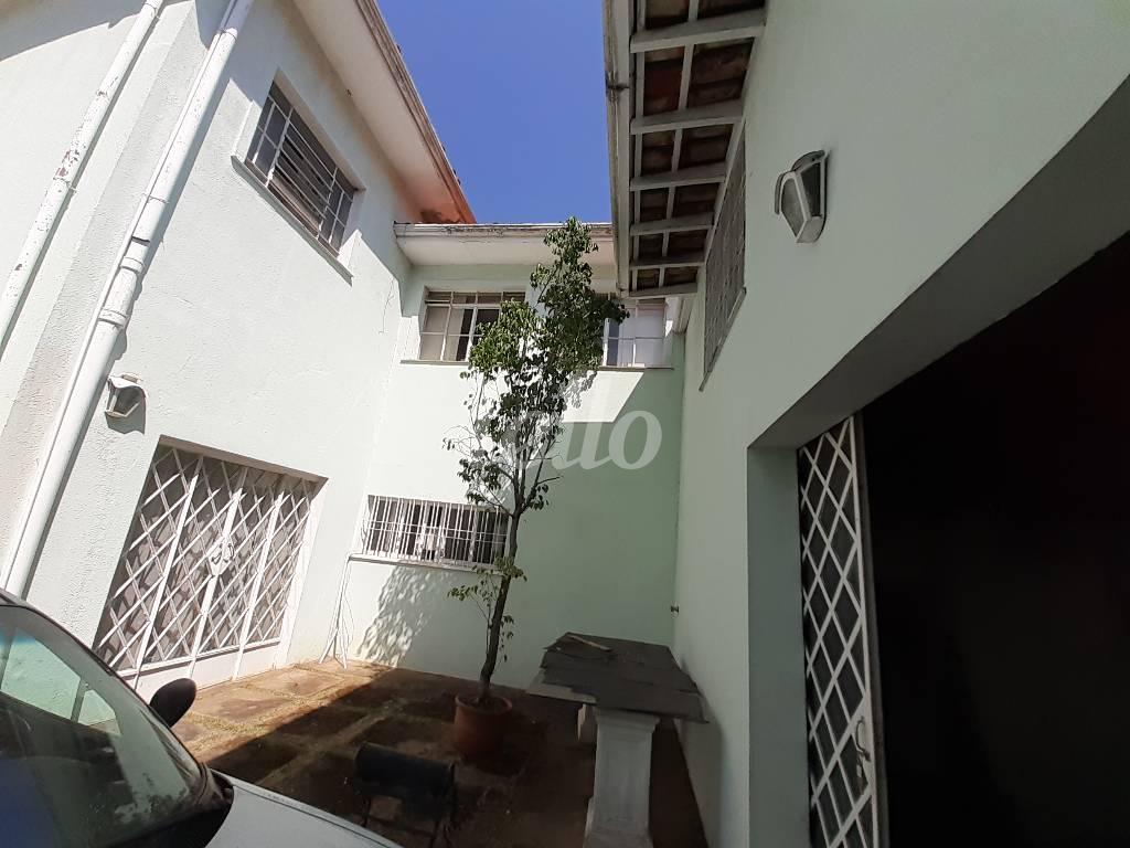 QUINTAL de Casa à venda, sobrado com 360 m², 3 quartos e 5 vagas em Vila Madalena - São Paulo