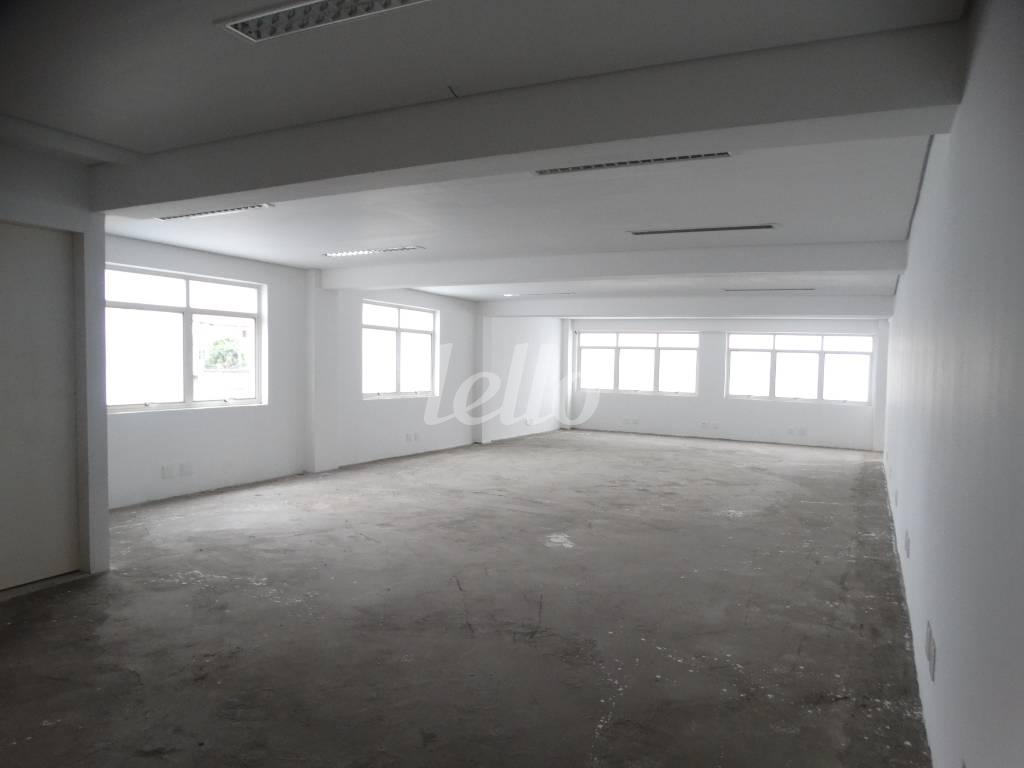 SALA  2 ANDAR de Prédio Comercial para alugar, Monousuário com 3337 m², e 45 vagas em Vila Carrão - São Paulo