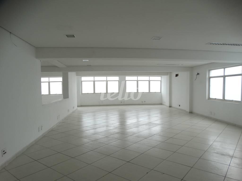 SALA 1 ANDAR de Prédio Comercial para alugar, Monousuário com 3337 m², e 45 vagas em Vila Carrão - São Paulo