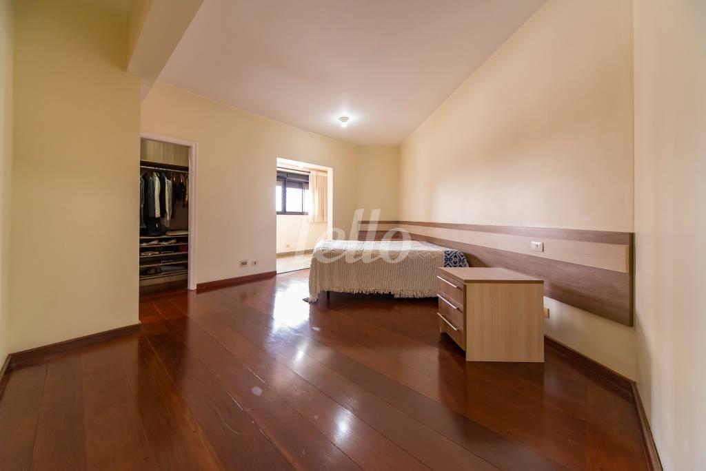 SUÍTE 1 de Apartamento à venda, Padrão com 310 m², 5 quartos e 6 vagas em Vila Bastos - Santo André