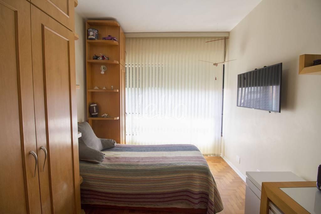 DORMITÓRIO de Apartamento para alugar, Padrão com 180 m², 3 quartos e 1 vaga em Bela Vista - São Paulo
