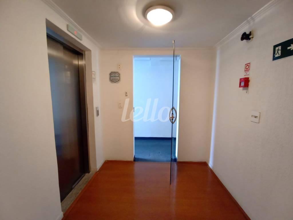 ENTRADA de Sala / Conjunto para alugar, Padrão com 240 m², e 2 vagas em Vila Mariana - São Paulo