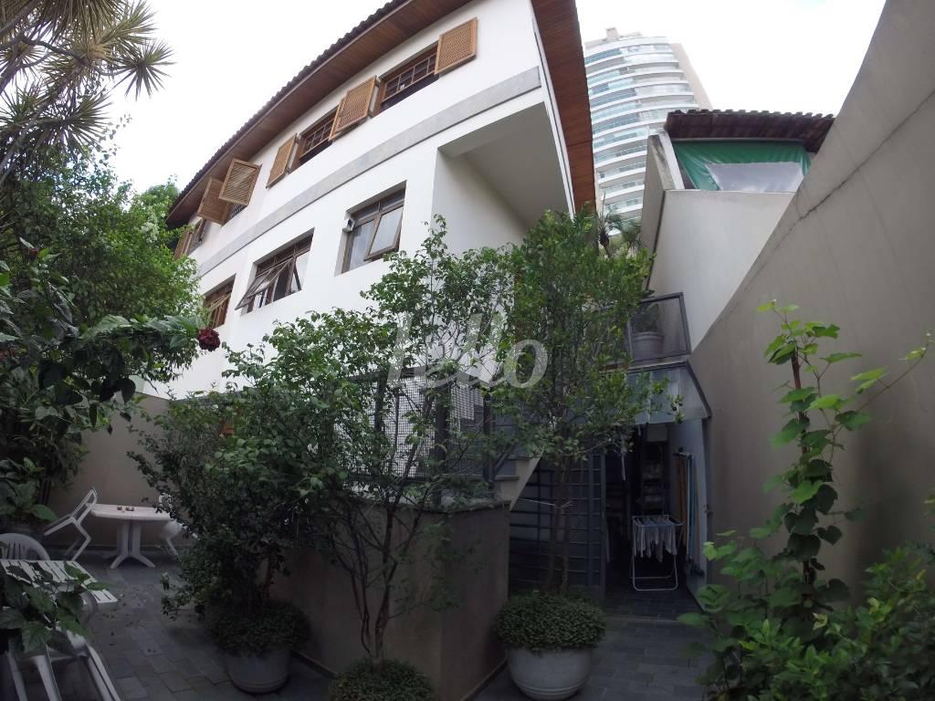 QUINTAL de Casa à venda, sobrado com 165 m², 3 quartos e 2 vagas em Vila Ipojuca - São Paulo