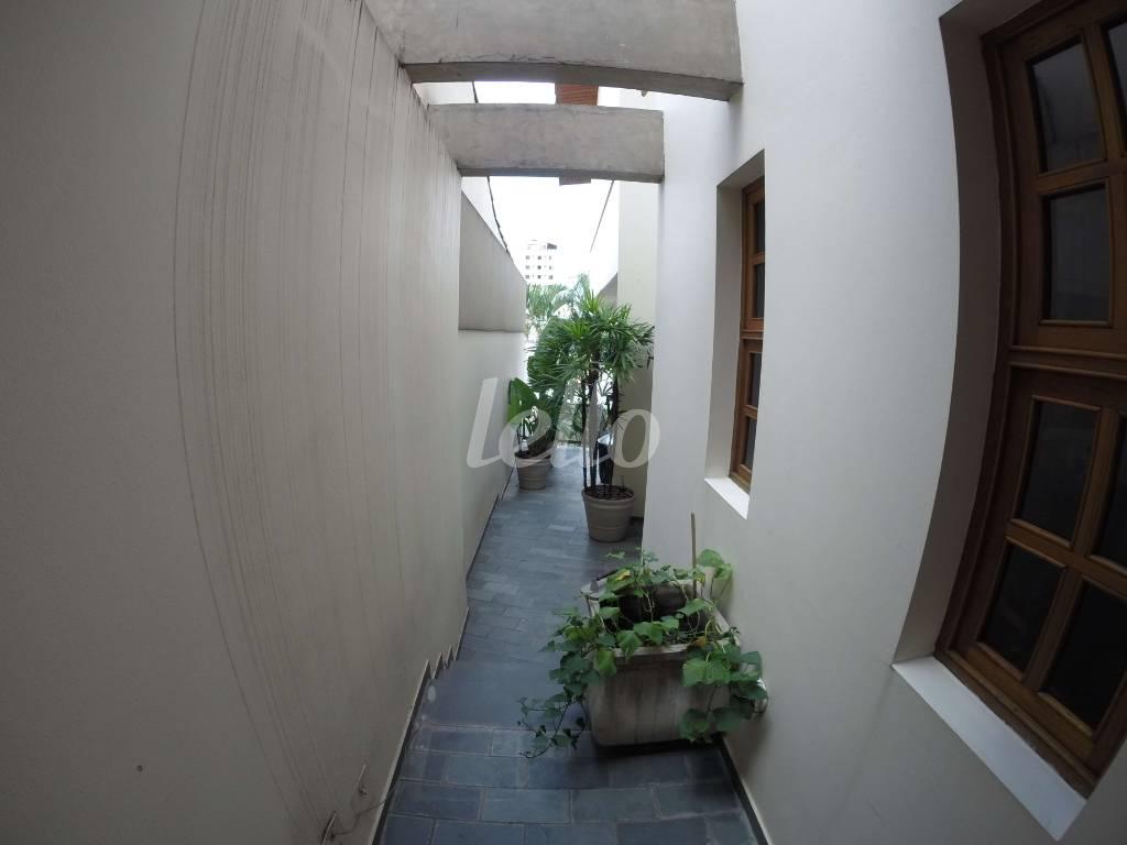 ENTRADA LATERAL de Casa à venda, sobrado com 165 m², 3 quartos e 2 vagas em Vila Ipojuca - São Paulo
