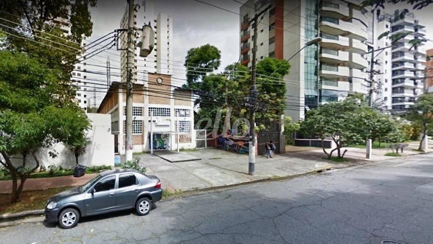 FRENTE de Galpão/Armazém à venda, Padrão com 1324 m², e 6 vagas em Bela Aliança - São Paulo