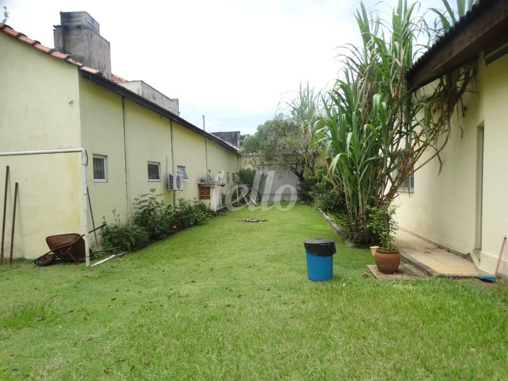 QUINTAL/JARDIM de Casa para alugar, sobrado com 350 m², 3 quartos e 3 vagas em Vila Carrão - São Paulo