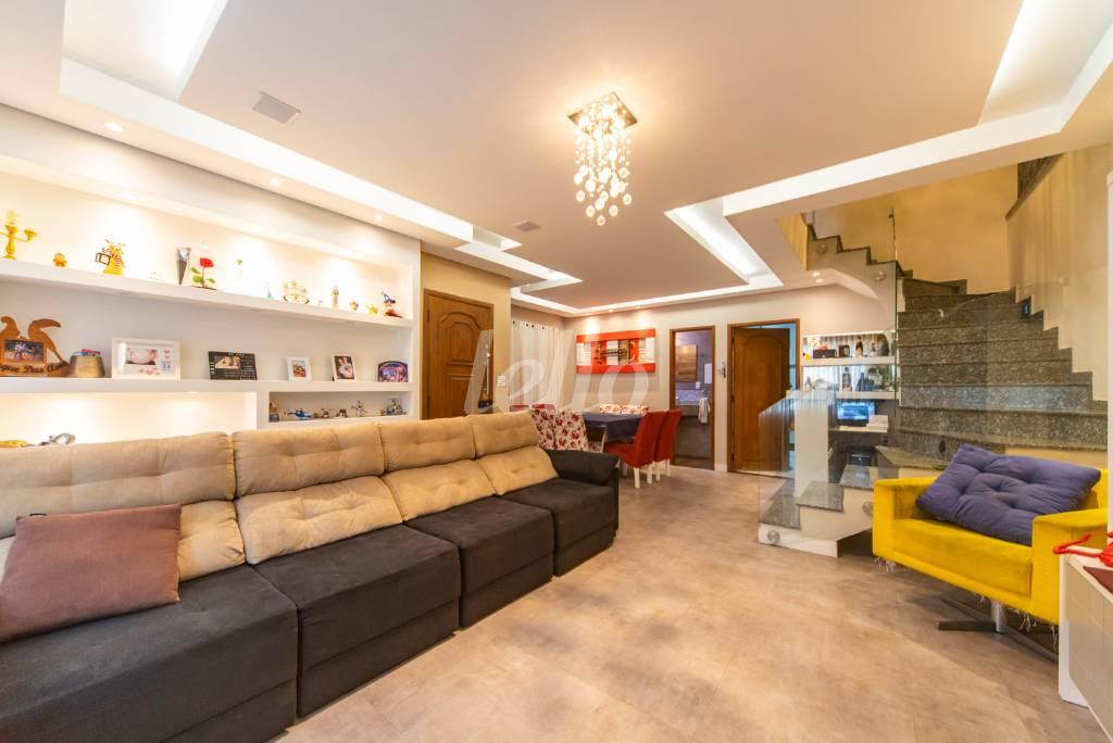 SALA DOIS AMBIENTES de Casa à venda, sobrado com 231 m², 4 quartos e 4 vagas em Vila Alpina - Santo André