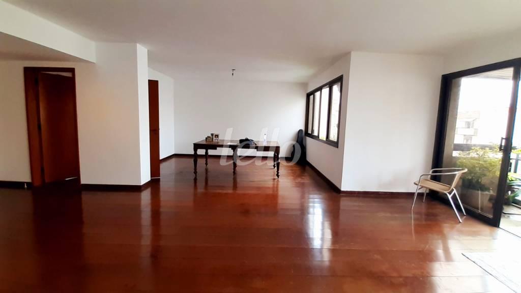 SALA de Apartamento para alugar, Padrão com 205 m², 4 quartos e 3 vagas em Itaim Bibi - São Paulo